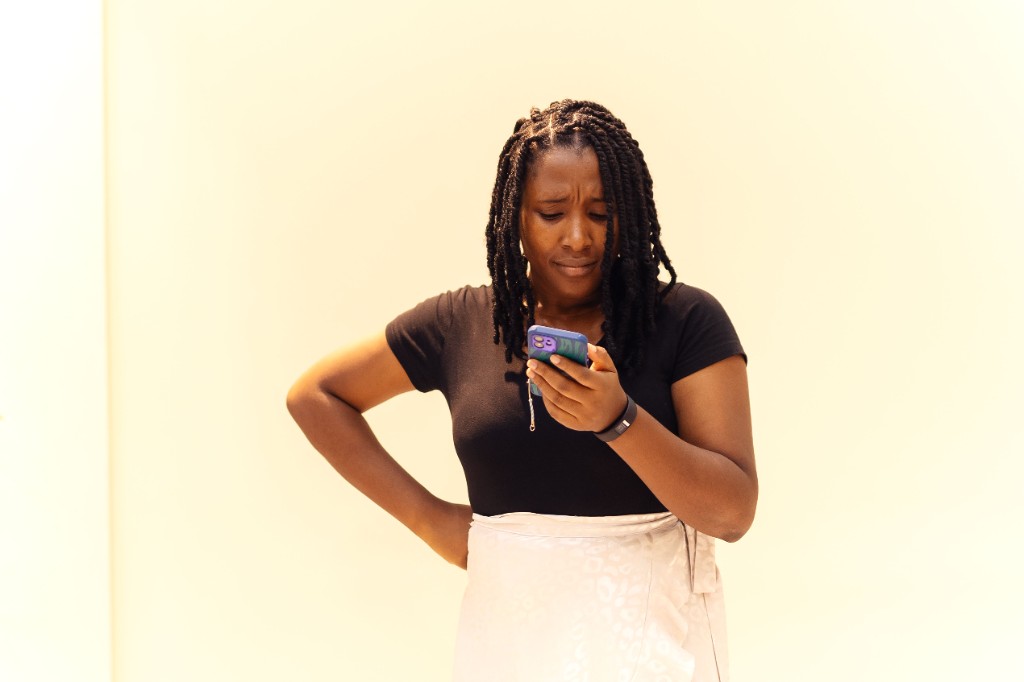 Woman reviewing her personalised Naomi perimenopause profile on mobile